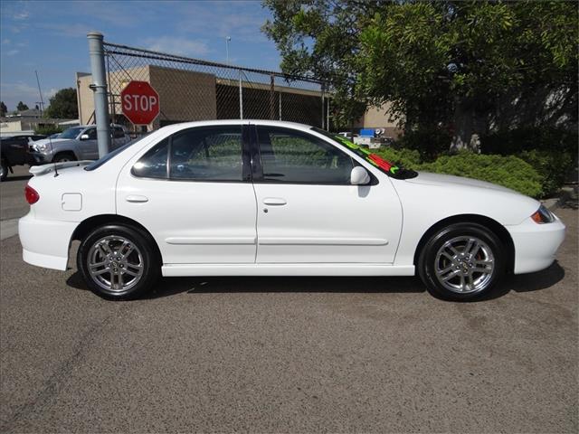 Chevrolet Cavalier 2004 photo 3