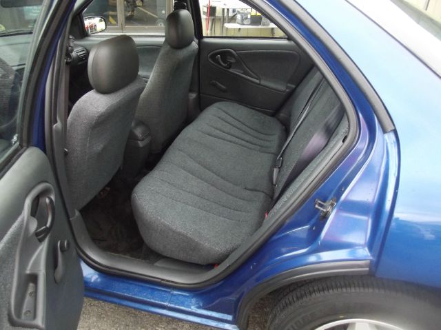 Chevrolet Cavalier 2004 photo 2