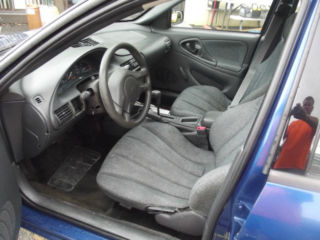 Chevrolet Cavalier 2004 photo 3