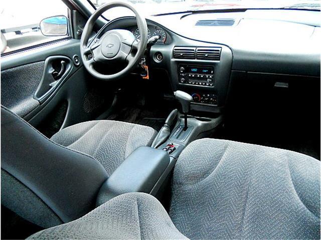 Chevrolet Cavalier 2004 photo 3