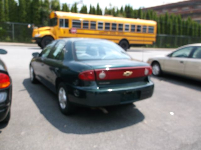 Chevrolet Cavalier 2004 photo 3