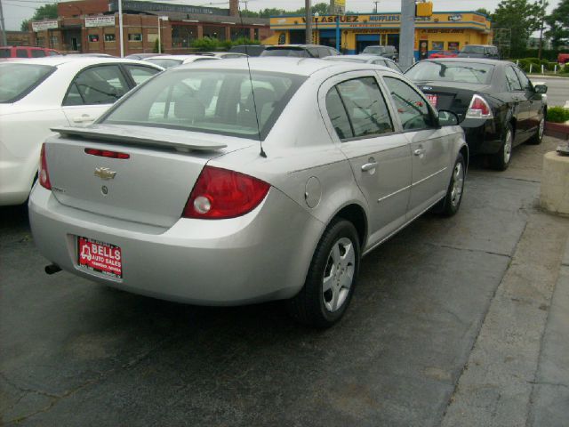 Chevrolet Cobalt 2005 photo 2