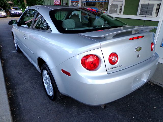 Chevrolet Cobalt 2005 photo 2