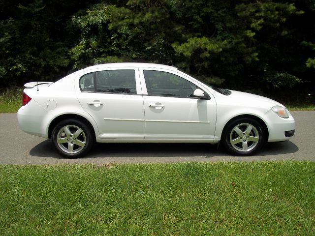 Chevrolet Cobalt 2005 photo 2