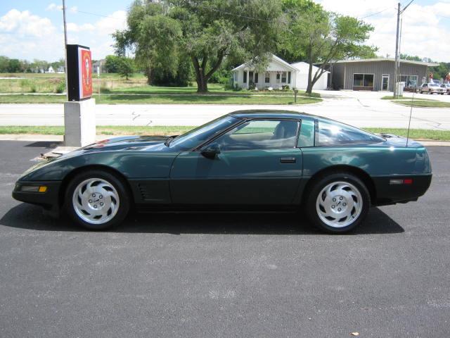 Chevrolet Corvette Base Coupe