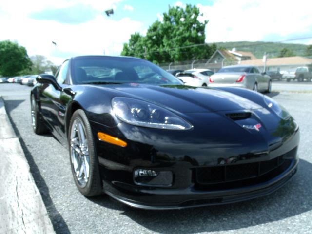 Chevrolet Corvette 2010 Volkswagen SE Coupe