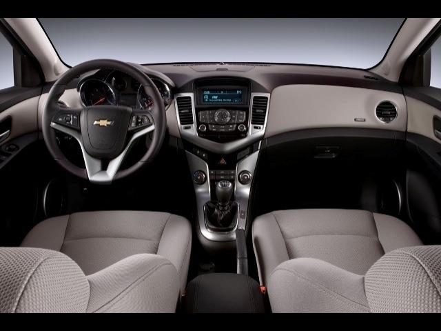 Chevrolet Cruze 2011 photo 2