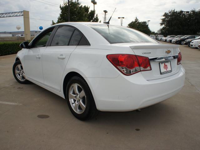 Chevrolet Cruze 2011 photo 2