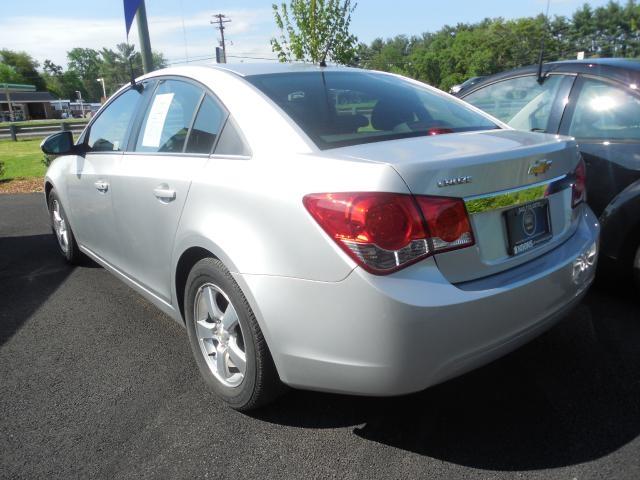 Chevrolet Cruze 2011 photo 2