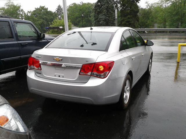 Chevrolet Cruze 2011 photo 2