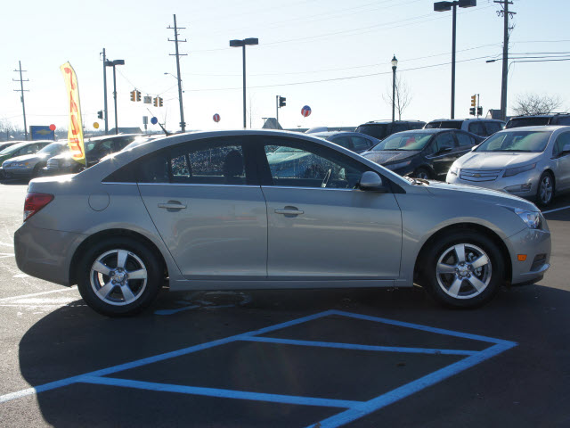 Chevrolet Cruze 2012 photo 3