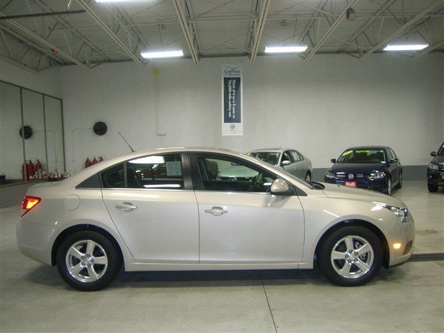 Chevrolet Cruze 2012 photo 2