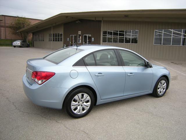 Chevrolet Cruze 2012 photo 2