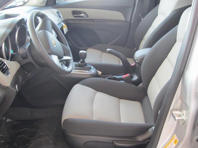 Chevrolet Cruze 2012 photo 2