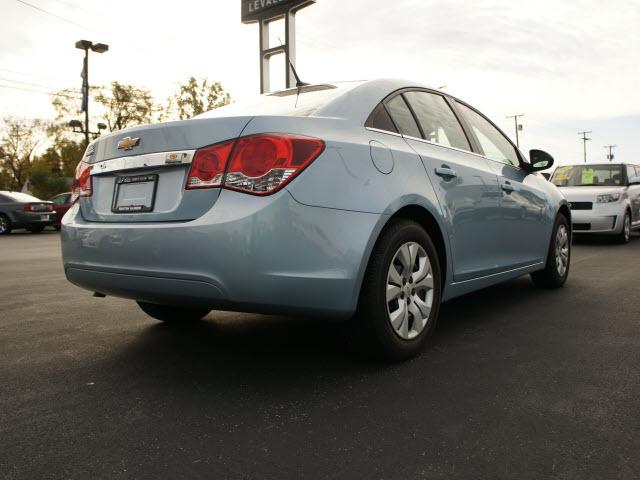 Chevrolet Cruze 2012 photo 2