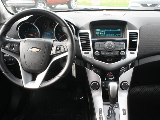 Chevrolet Cruze 2012 photo 2