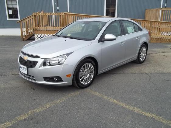 Chevrolet Cruze 2011 Nissan Juke SV Sedan