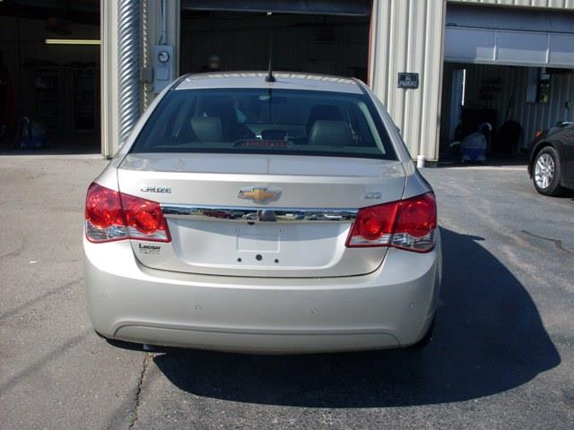 Chevrolet Cruze SLE SLT WT Sedan