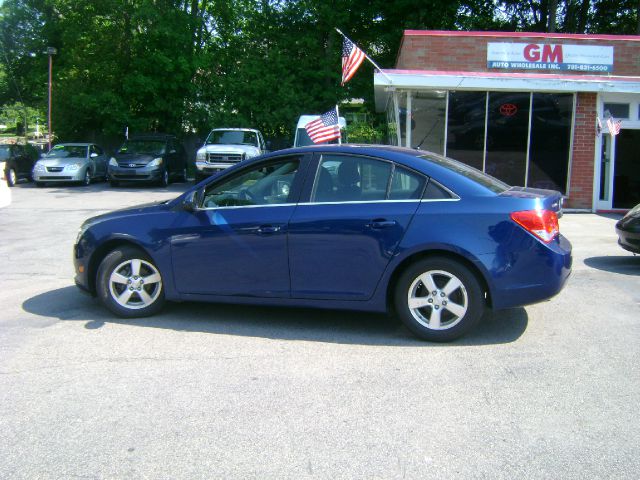 Chevrolet Cruze 2011 Nissan Juke SV Sedan