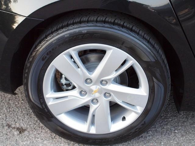 Chevrolet Cruze ALL Wheel Drive - NEW Tires Sedan