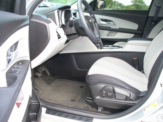 Chevrolet Equinox 2011 photo 2