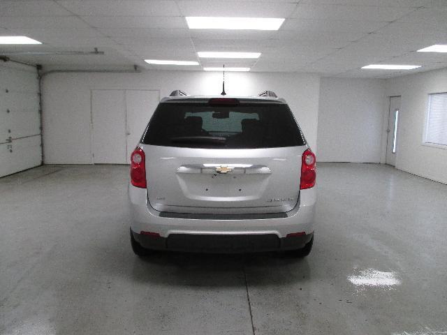 Chevrolet Equinox 2011 photo 2