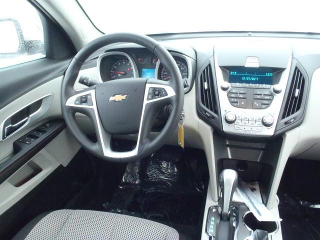 Chevrolet Equinox 2011 photo 2