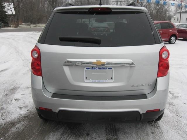 Chevrolet Equinox 2011 photo 2