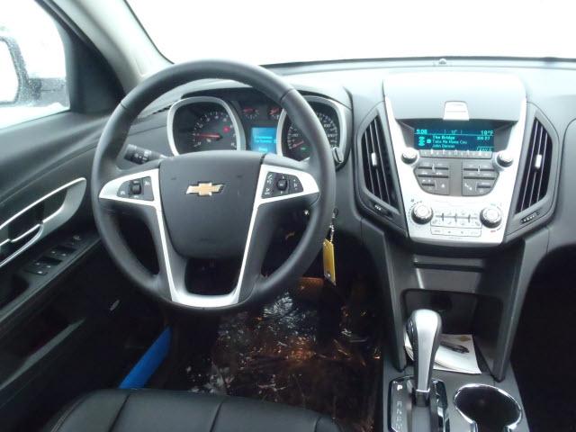 Chevrolet Equinox 2011 photo 2