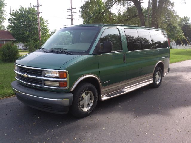 Chevrolet Express 1999 photo 3