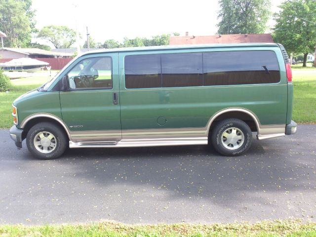 Chevrolet Express 1999 photo 4