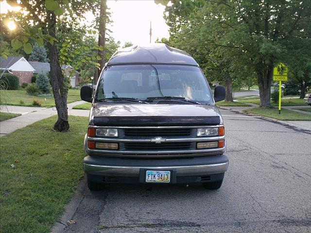 Chevrolet Express 1999 photo 1