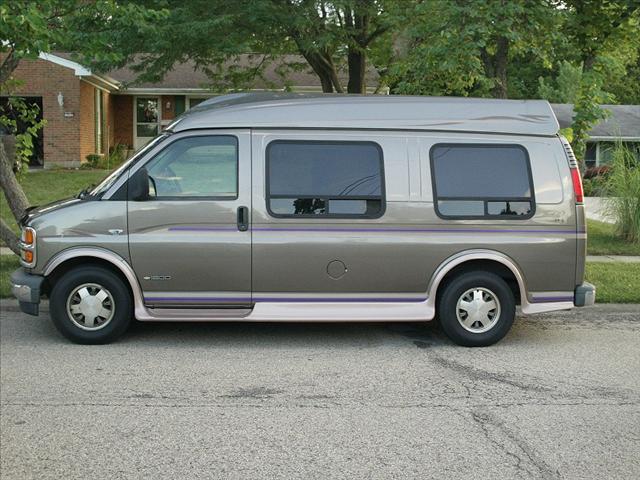 Chevrolet Express 1999 photo 2