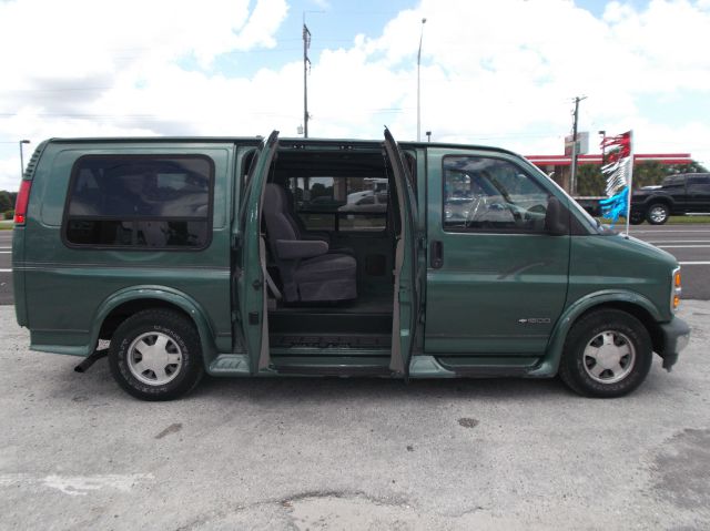 Chevrolet Express 1999 photo 1