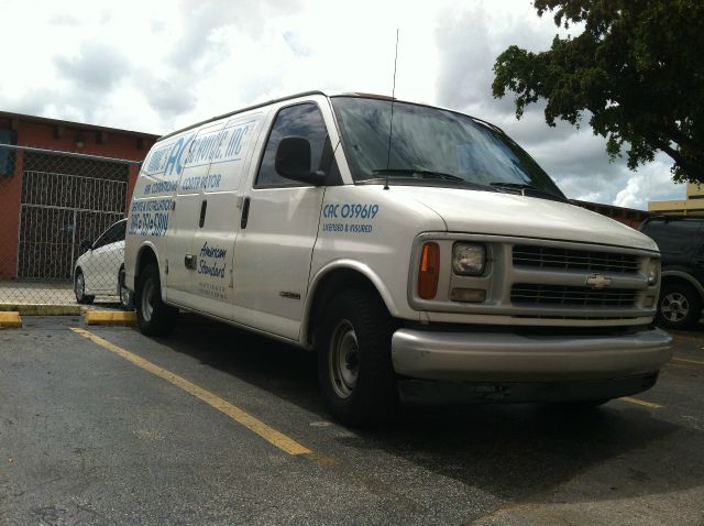 Chevrolet Express 1999 photo 1