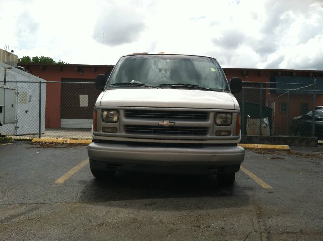 Chevrolet Express 1999 photo 2