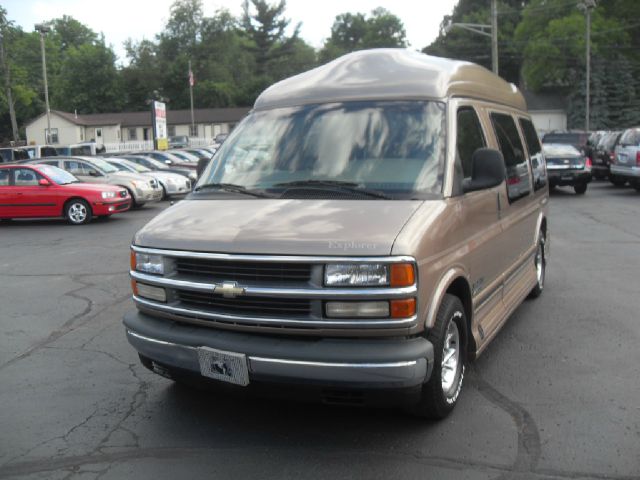 Chevrolet Express 1999 photo 1