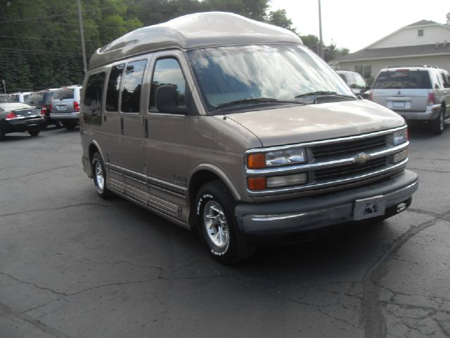 Chevrolet Express 1999 photo 3