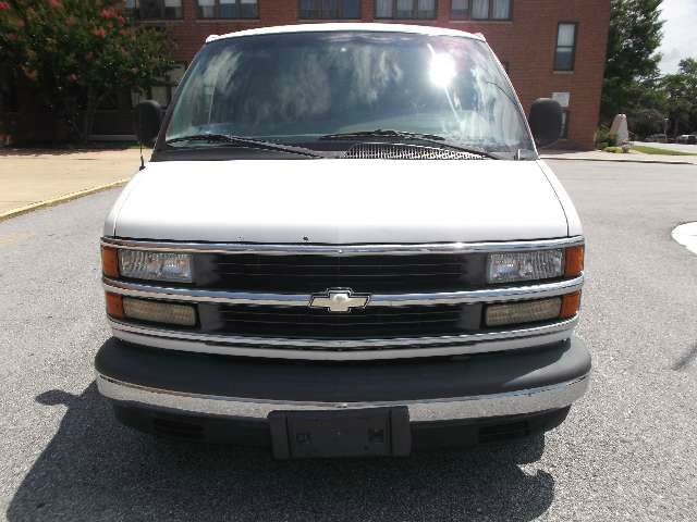 Chevrolet Express 1999 photo 2