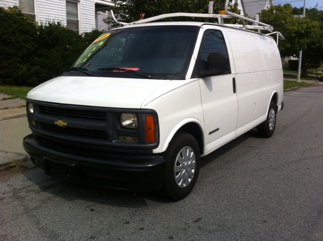 Chevrolet Express 1999 photo 1