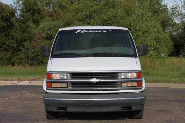 Chevrolet Express 1999 photo 1