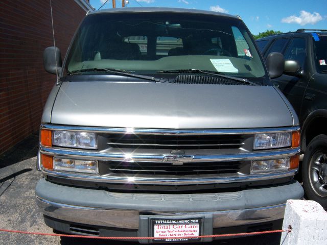 Chevrolet Express 1999 photo 4