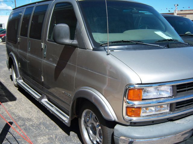 Chevrolet Express 1999 photo 6