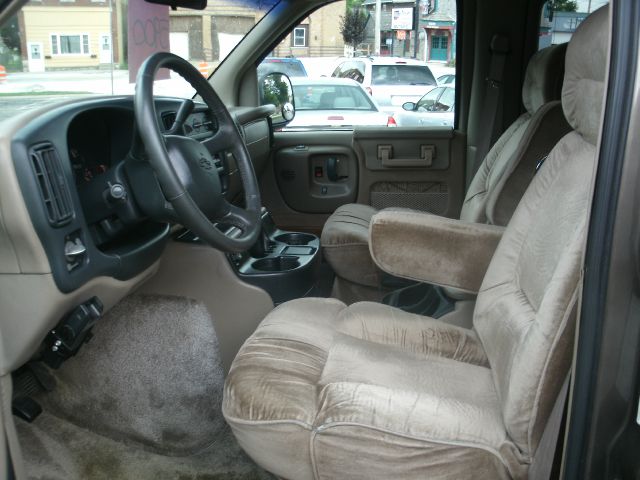 Chevrolet Express 1999 photo 1