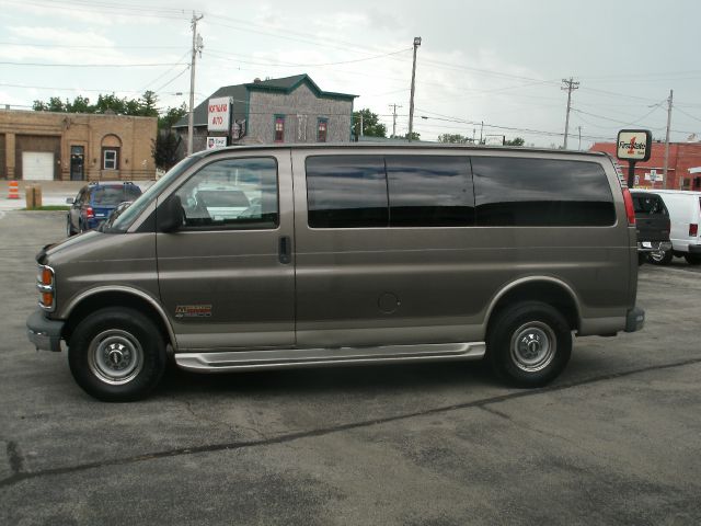 Chevrolet Express 1999 photo 3