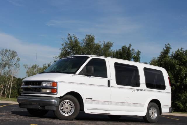 Chevrolet Express 1999 photo 2