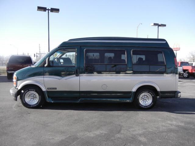 Chevrolet Express 1999 photo 1