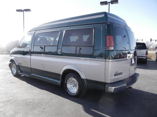 Chevrolet Express 1999 photo 2