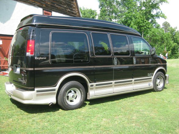 Chevrolet Express 1999 photo 3