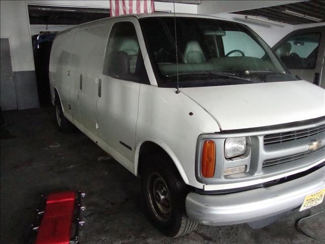 Chevrolet Express 2000 photo 1